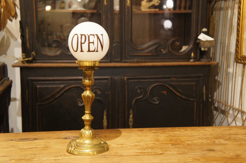 フランスアンティーク　真鍮製 燭台 OPENサインテーブルランプ