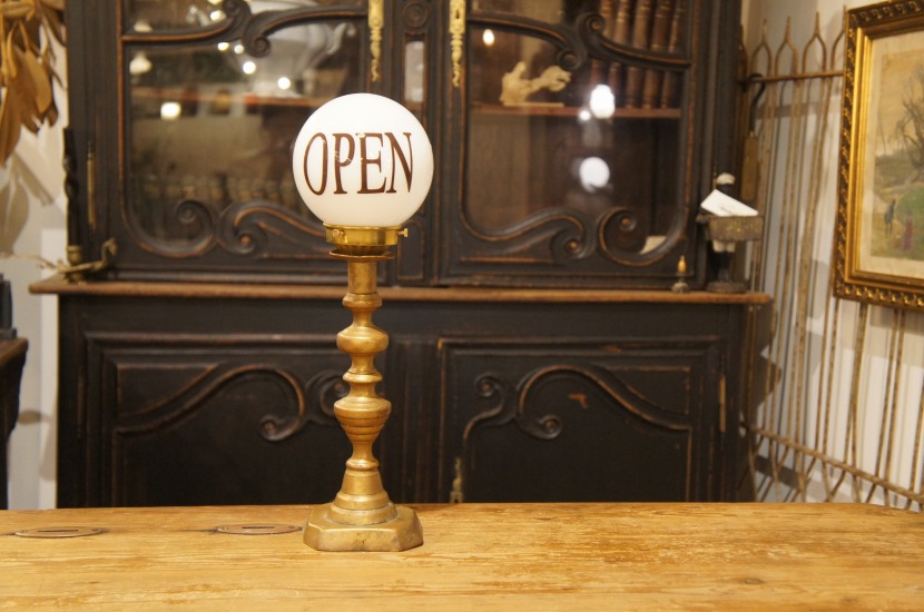 フランスアンティーク　真鍮製 燭台 OPENサインテーブルランプ ①