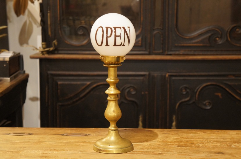 フランスアンティーク　真鍮製 燭台 OPENサインテーブルランプ