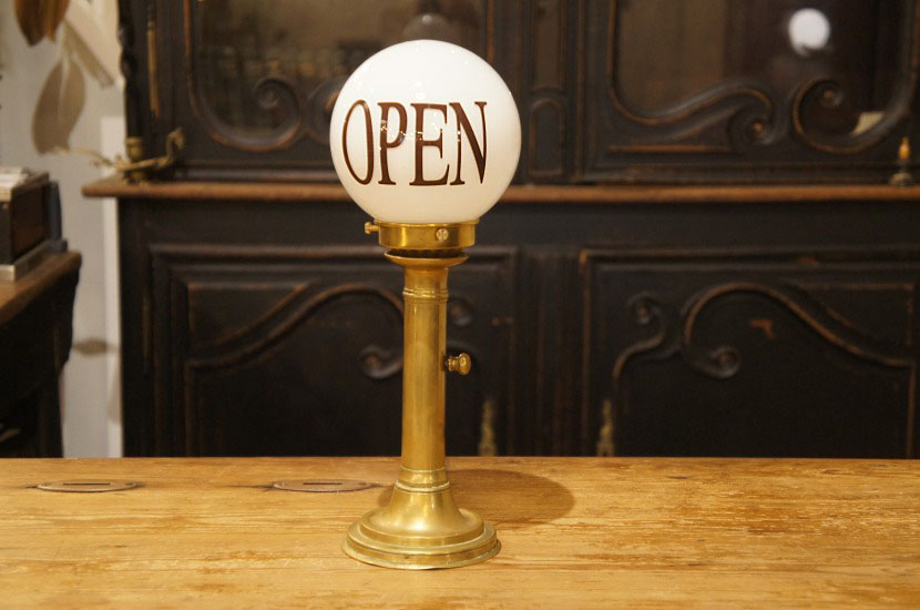 フランスアンティーク　真鍮製 燭台 OPENサインテーブルランプ ①