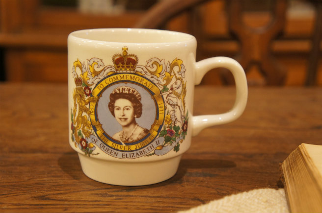 エリザベス女王 シルバージュビリー　ヴィンテージマグカップ