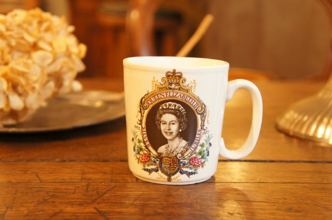 エリザベス女王 シルバージュビリー ヴィンテージマグカップ