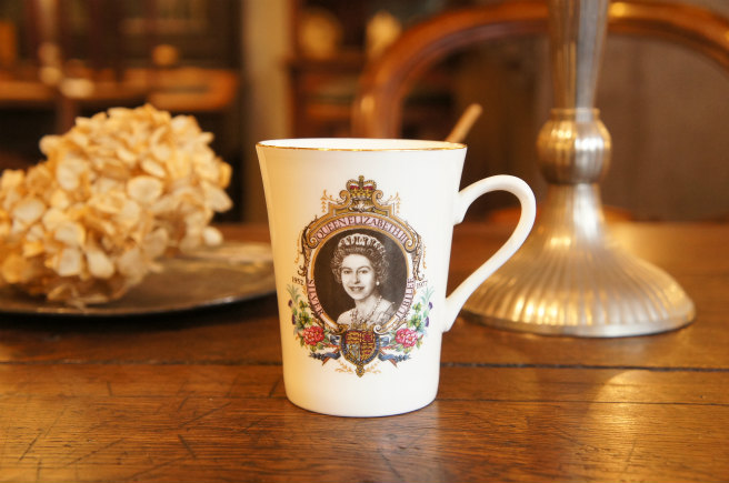 エリザベス女王 シルバージュビリー ヴィンテージマグカップ