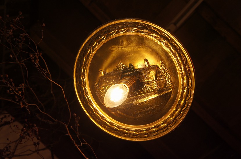 イギリスアンティーク　真鍮製　見上げるランプ ANNEHATHAWAYS COTTACE