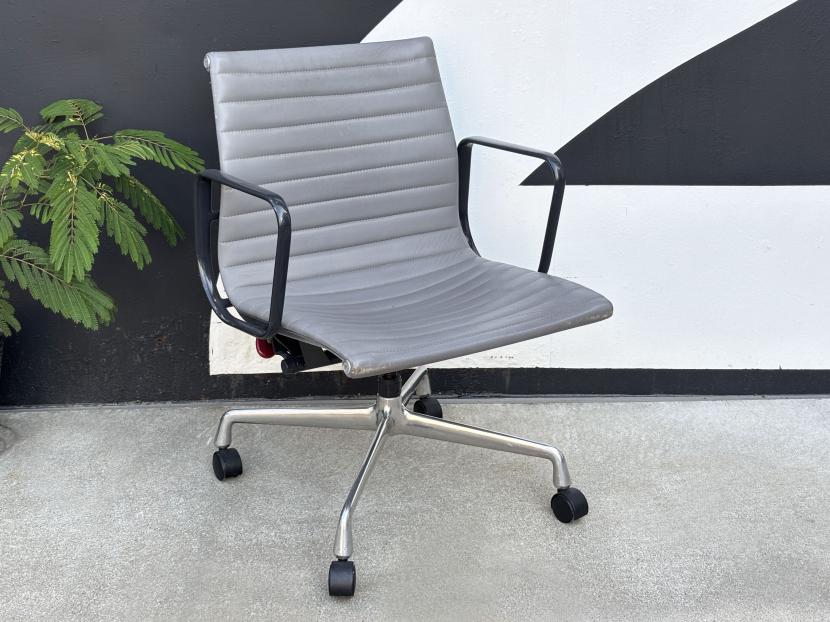 Herman Miller(ハーマンミラー)ヴィンテージ イームズ アルミナムチェア　B