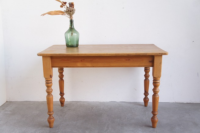 イギリスアンティーク　木製テーブル