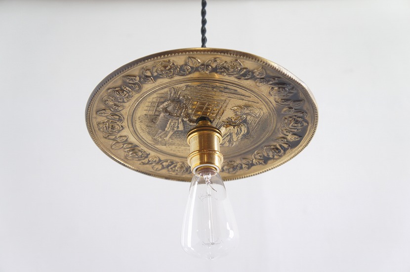イギリスアンティーク　真鍮製　見上げるランプ ①