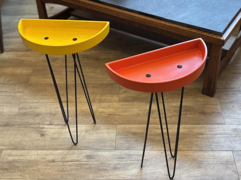 ミッドセンチュリーモダン　サイドテーブル Orange