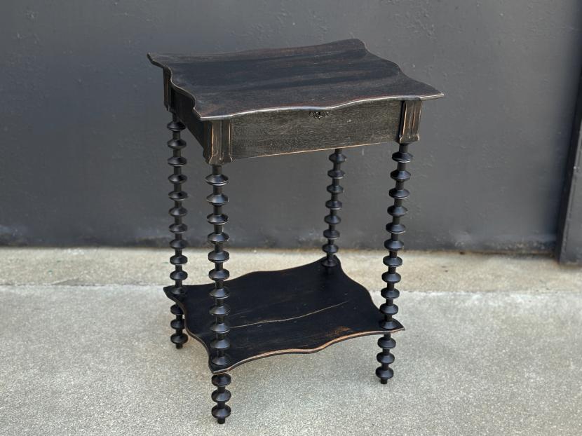 フランスアンティーク　ブラックペイント オープントップサイドテーブル