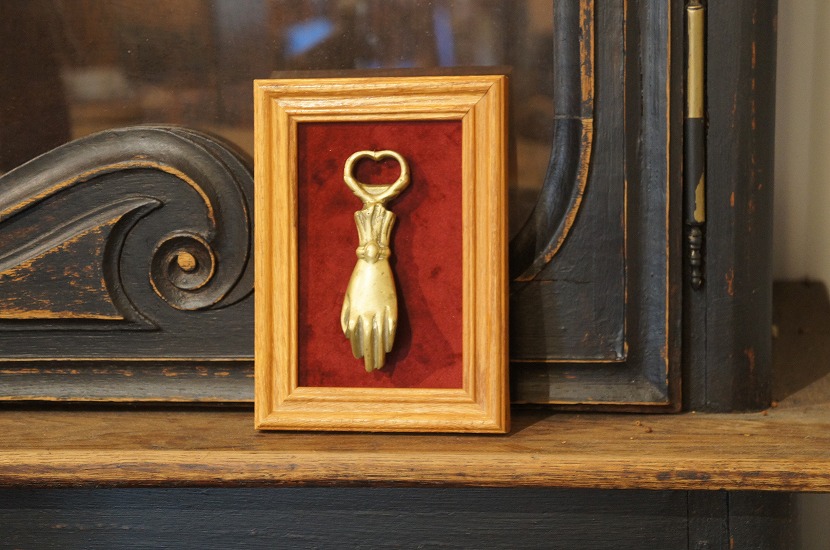 UPCYCLE-フランスアンティーク ハンドモチーフ オープナー 額装