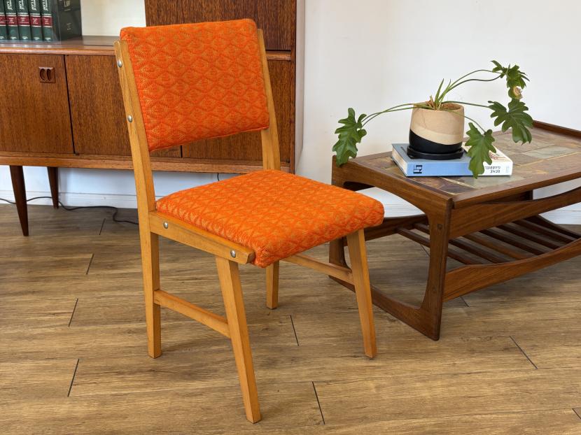ハンガリーヴィンテージ オレンジモダンチェア