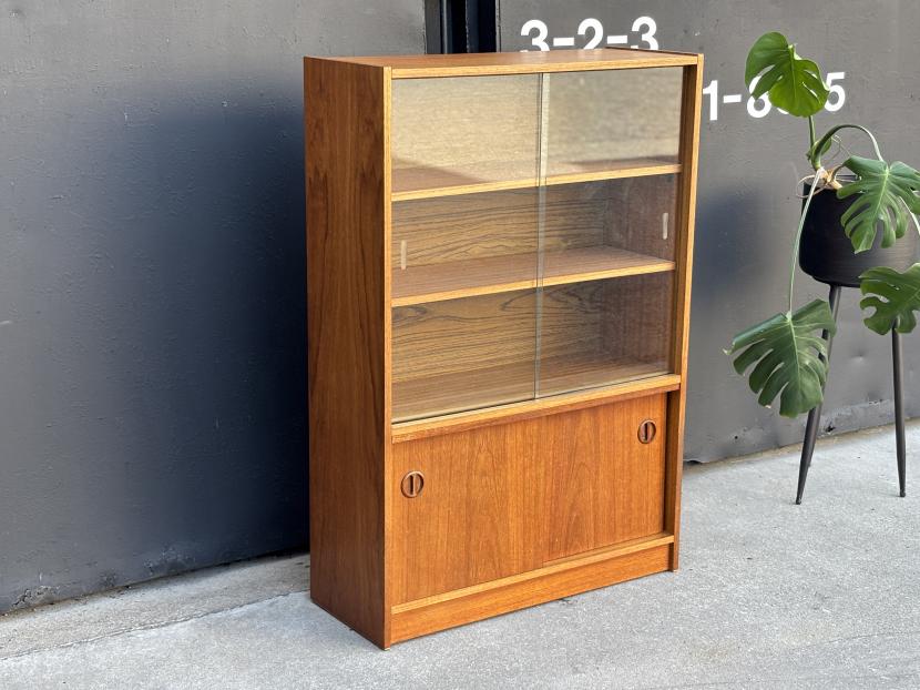 イギリスヴィンテージ　ガラスキャビネット