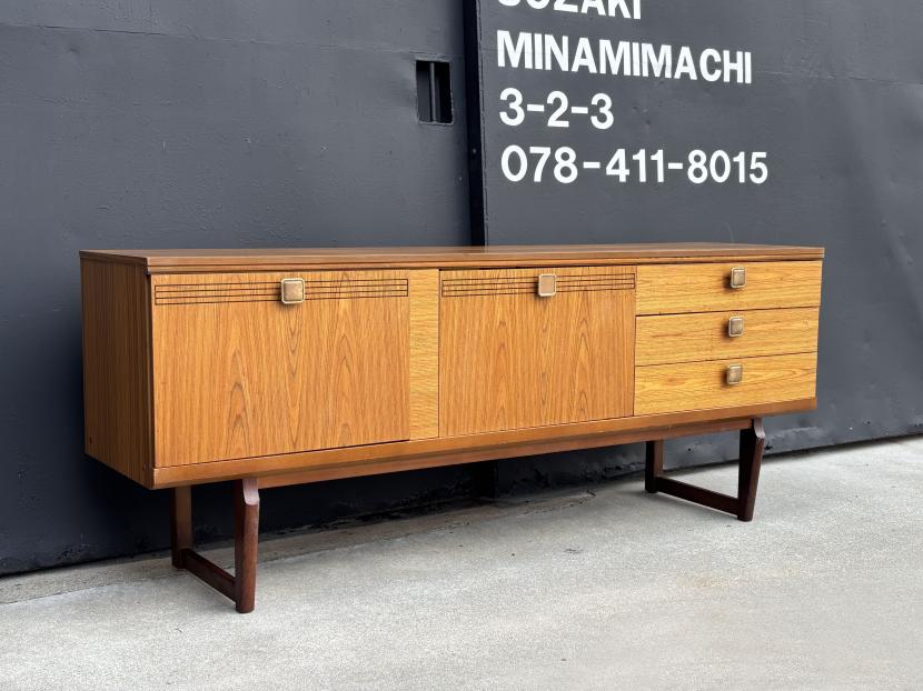 イギリスヴィンテージ　Beautility モダンサイドボード