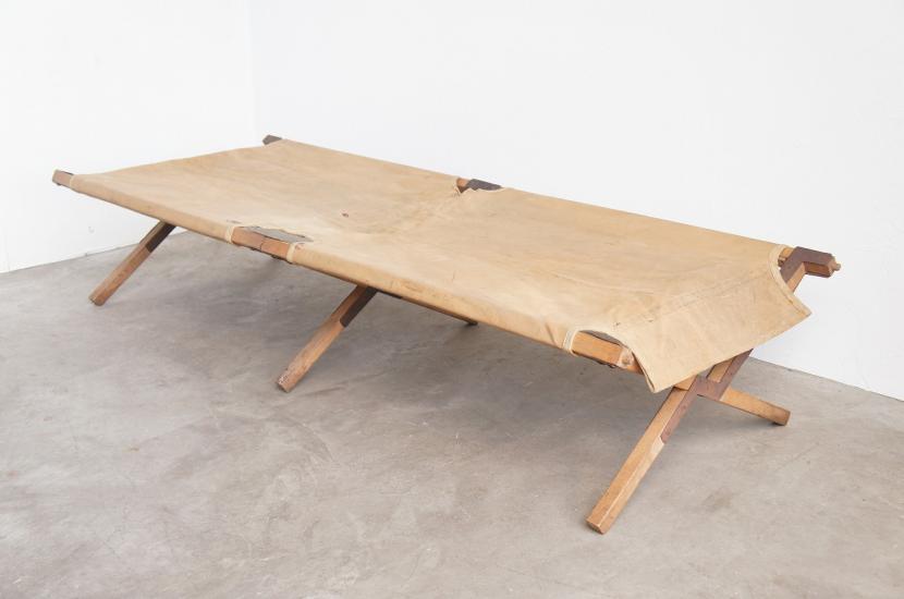 イギリスヴィンテージ　ミリタリー折りたたみベッド(コット)