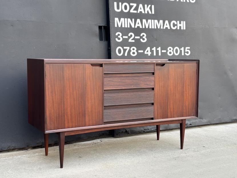 イギリスヴィンテージ　Younger　サイドボード