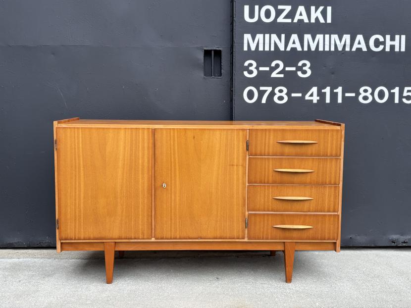 ハンガリーヴィンテージ　モダンサイドボード
