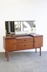 イギリスヴィンテージ　ミッドセンチュリーモダンドレッサー