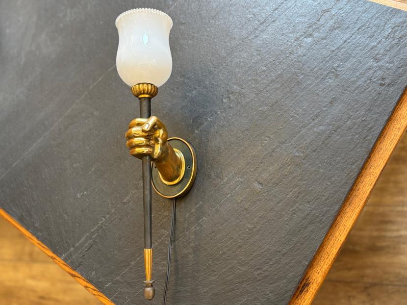 フランスアンティーク ハンドモチーフ ブラケットランプ (右)