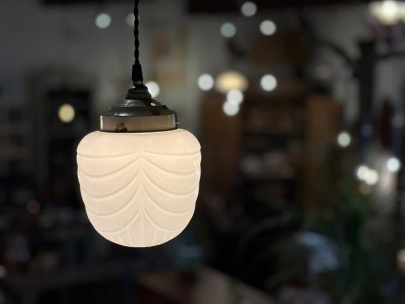 イギリスアンティーク ミルクガラスペンダントランプ