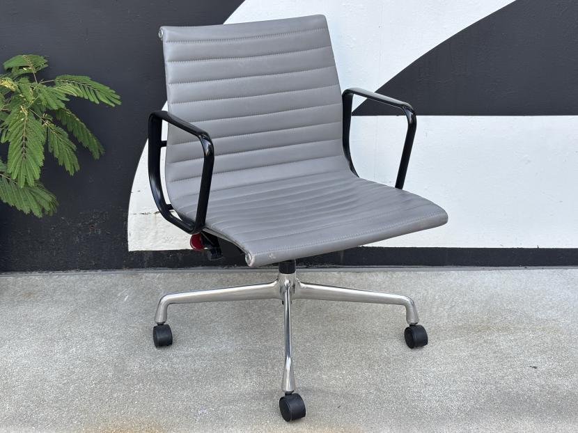 Herman Miller(ハーマンミラー)ヴィンテージ イームズ アルミナムチェア　A