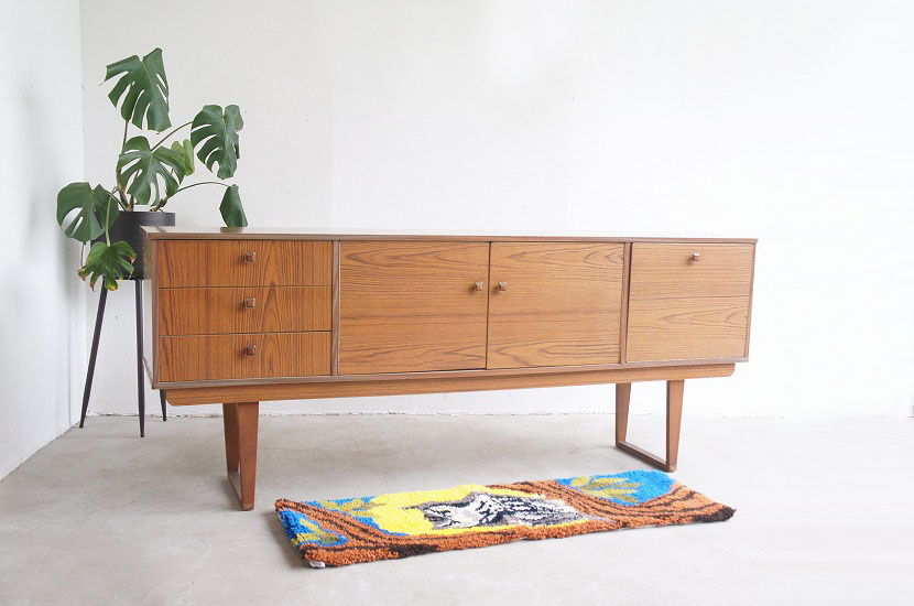 イギリスヴィンテージ ヴィンテージサイドボード