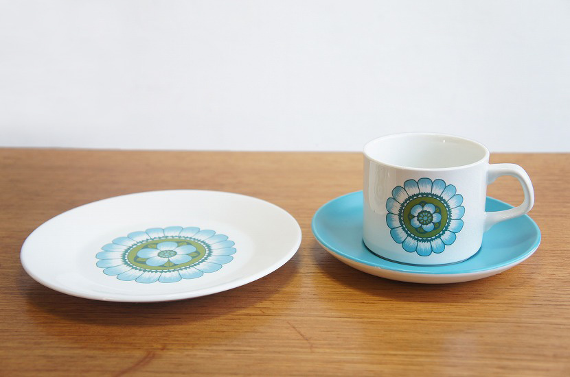 イギリス J&G Meakin ケーキ皿&カップ&ソーサ―セット