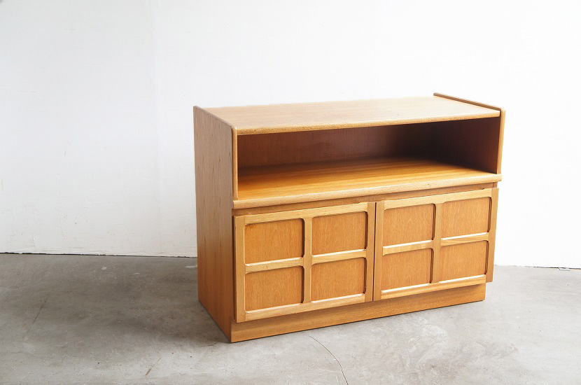 イギリスNathan社製　ヴィンテージサイドボード