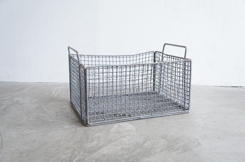 フランスアンティーク　メタルワイヤーボックス①