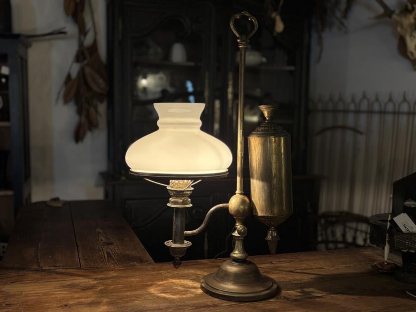 フランスヴィンテージ オイルランプモチーフ テーブルランプ