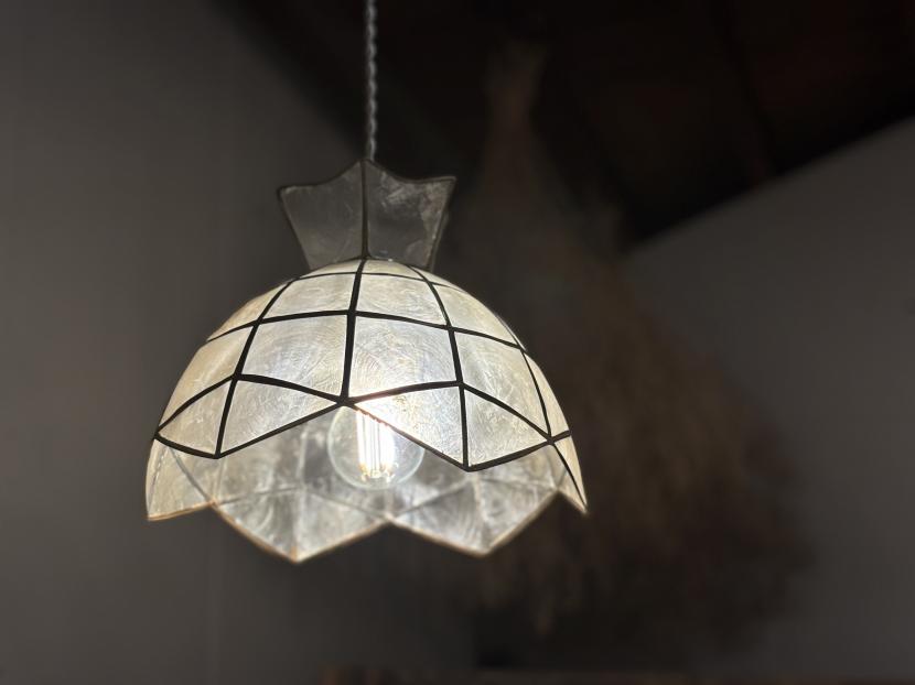 フランスアンティーク シェル製 ペンダントランプ