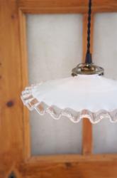 フランスアンティーク　フリルガラスペンダントランプ