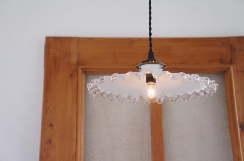フランスアンティーク　フリルガラスペンダントランプ