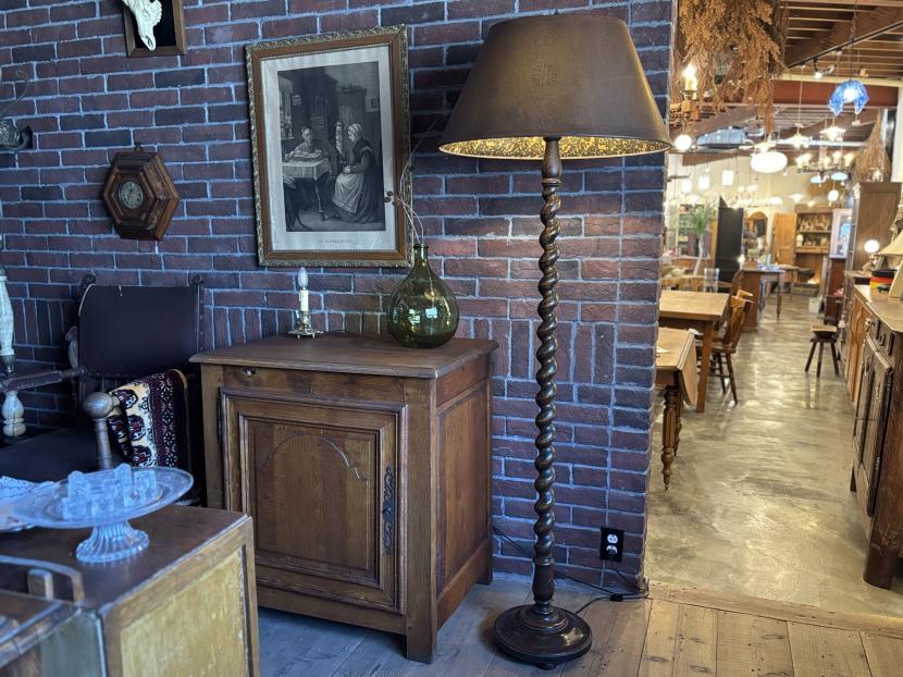 イギリスアンティーク　ツイストフロアランプ