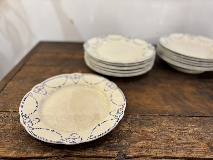 フランスアンティーク K&G LUNÉVILLE ブルーのガーランド模様 花リムプレート M