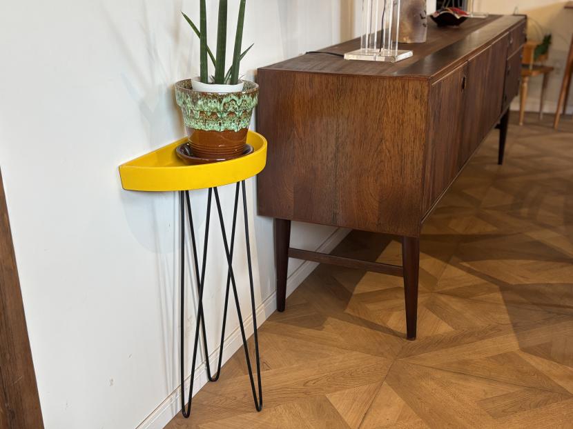 ミッドセンチュリーモダン　サイドテーブル Yellow