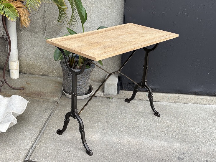  フランスアンティーク　アイアンレッグ カフェテーブル