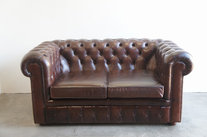 英国アンティーク　チェスターフィールド2シーターソファ　ダークブラウン