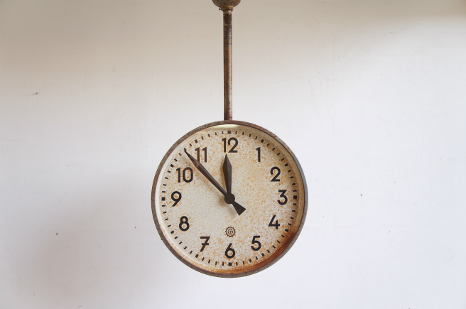 ヴィンテージ　吊下げ型インダストリアルクロック