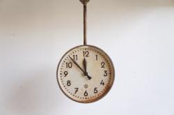 ヴィンテージ　吊下げ型インダストリアルクロック