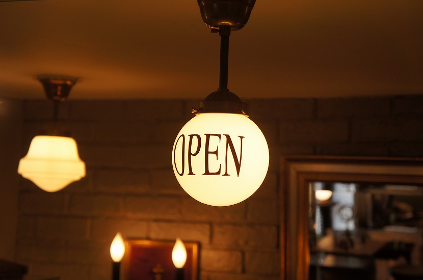 MIDWAY スクールハウスOPENランプ