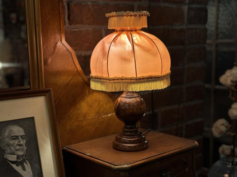 フランスアンティーク　クラシックテーブルランプ B