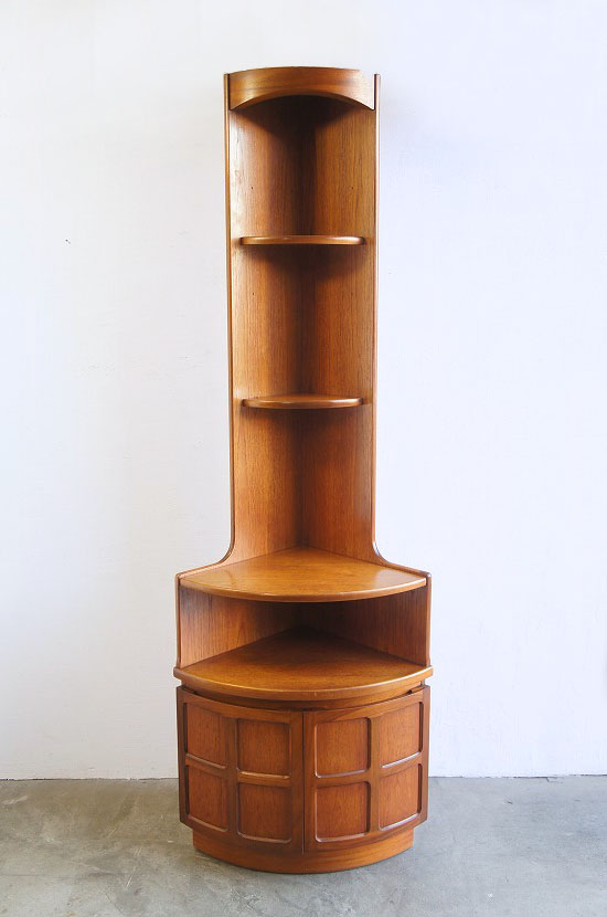 イギリスヴィンテージ　NATHANコーナーキャビネット ①