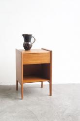 イギリスヴィンテージ　モダンナイトテーブル①